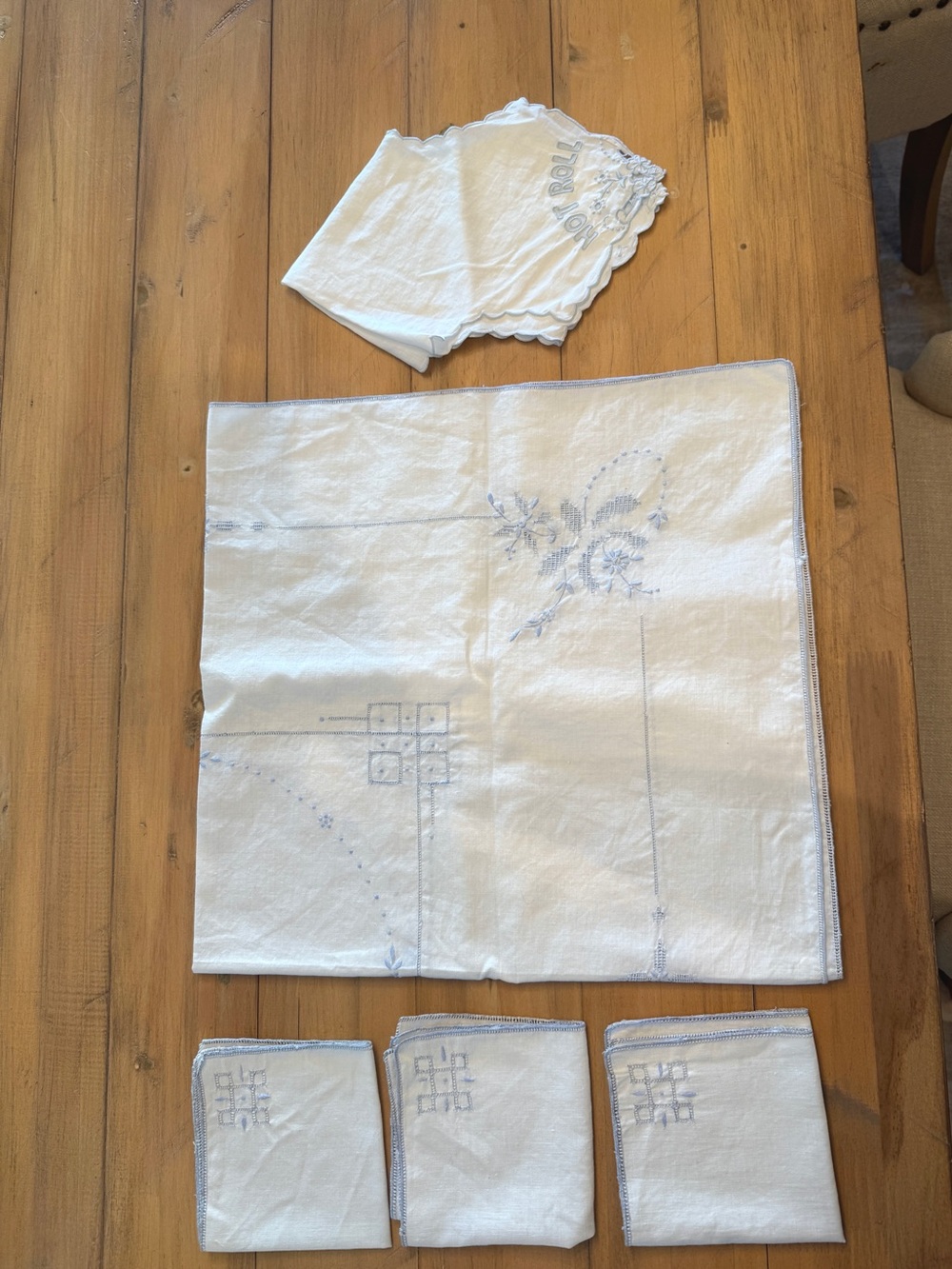 Vintage Ivory Embroidered Table Linen Set Hot Roll Cover Topper Napkins